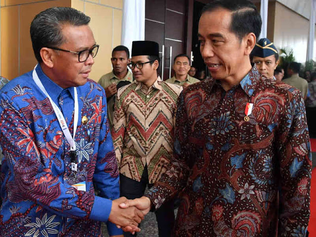 Jokowi Ajak Ngobrol Nurdin Abdullah di Hari Pers Nasional