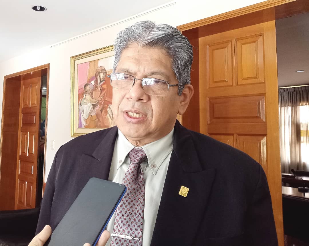 Investigaran manejo de recursos para estudiantes