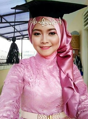 model hijab wisuda untuk wajah bulat terbaru