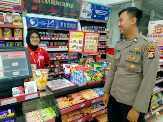 Ciptakan Keamanan Perbelanjaan Mini Market, Anggota Piket Polsek Pabuaran Polresta Serkot Giat Patroli 