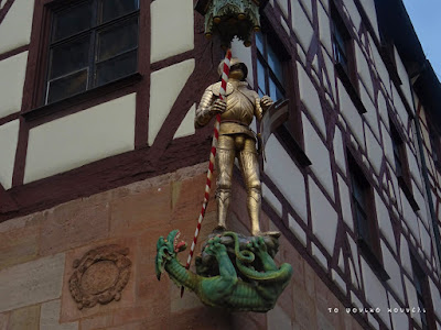 Ιππότης και δράκος, γλυπτό στη Νυρεμβέργη της Γερμανίας / Knight and dragon, in Nuremberg Germany