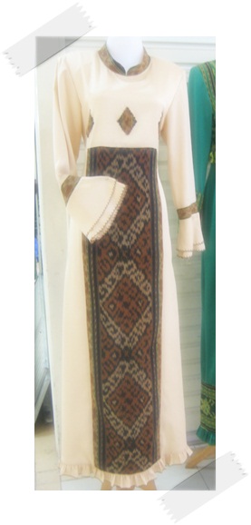 Contoh model baju gamis batik modern kombinasi