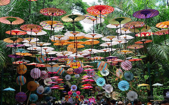 Semaraknya Festival Payung Indonesia di Taman Balekambang 