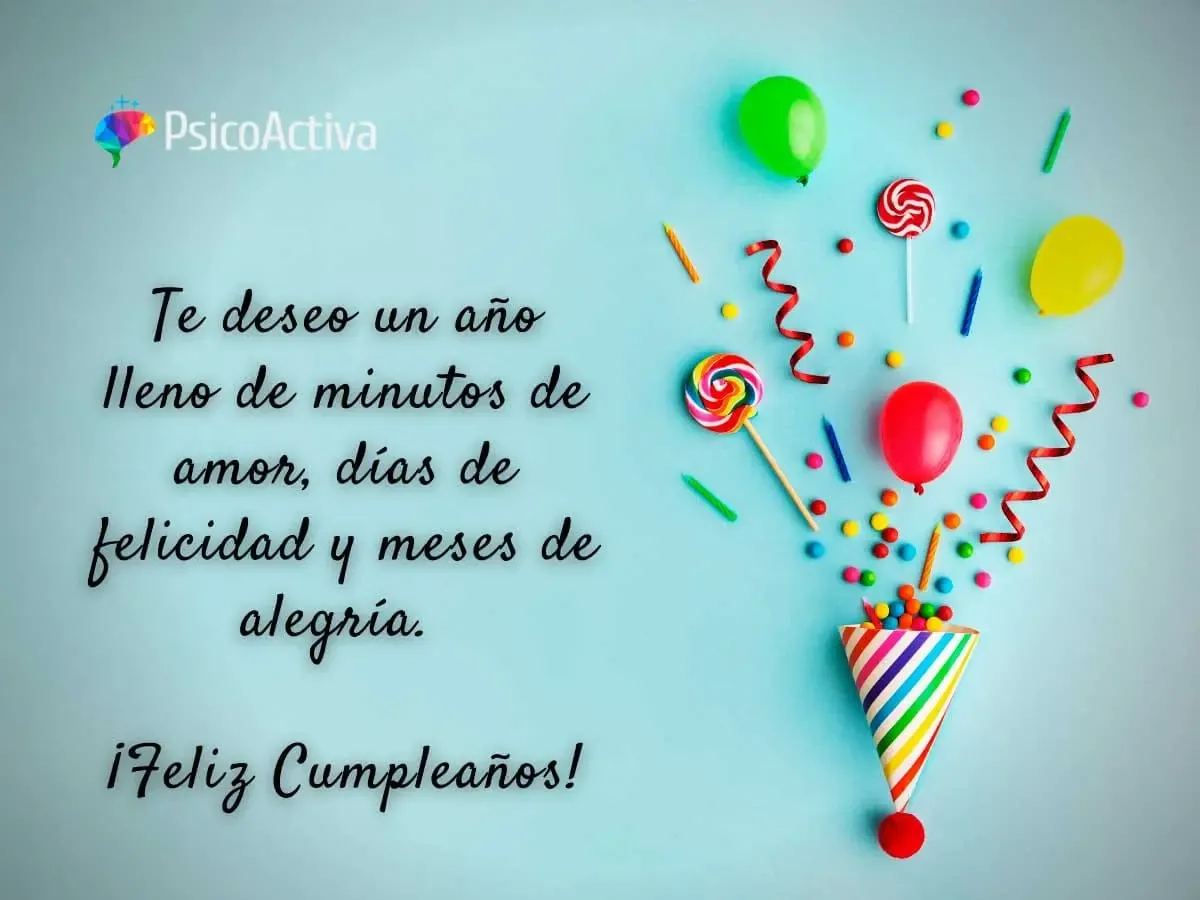 Tarjeta de cumpleaños con el texto "Te deseo un año lleno de minutos de amor, días de felicidad y meses de alegría. ¡Feliz cumpleaños!"