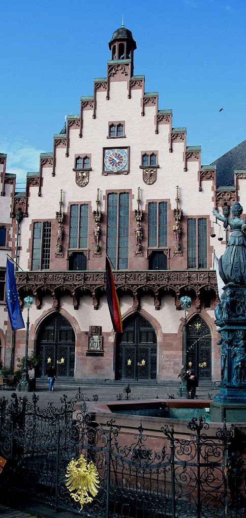 Palácio do Roemer onde aparecia o imperador eleito, Frankfurt ©Luis Dufaur