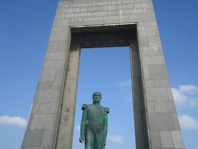 Leopold I monument De Panne