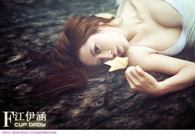 Foto Hot Artis Cantik China, Jiang Yihan - Ada Yang Asik