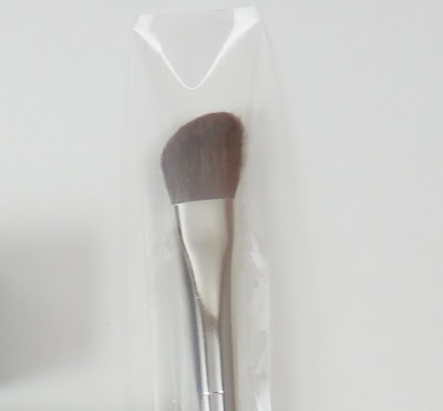 MAC 275 angled blending brush