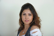 Komal Jha trendy Photo shoot Gallery-thumbnail-33