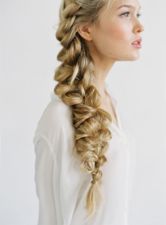 La moda en tu cabello: Femeninas trenzas a un lado - 2016