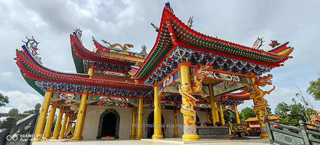 Miri Lian Hua San Ching Tien Temple