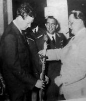 lindbergh_accepting_nazi+medal_hermann goering