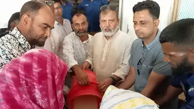 সানন্দবাড়ীতে ভিজিএফ এর চাউল বিতরণ, ভিজিএফ,ভিজিএফ-এর চাল বিতরণ,ভিজিএফের চাল বিতরণ,চাল বিতরণ,ভিজিএফের