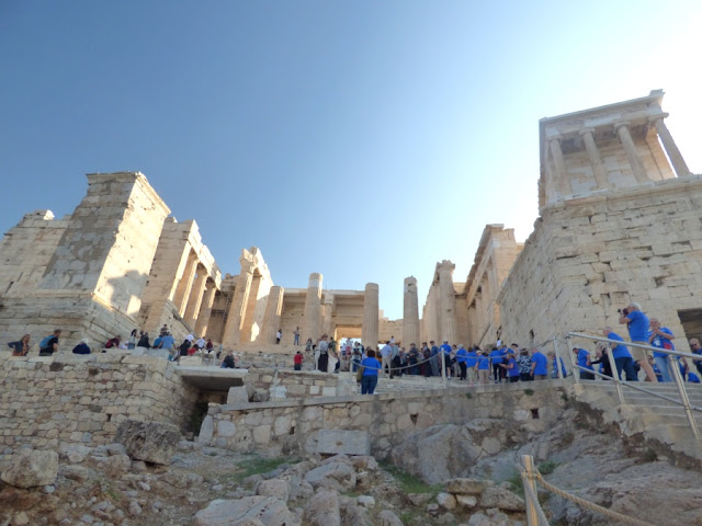 propileos en la visita a la acropolis