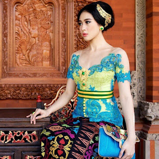 kumpulan inspirasi model kebaya batik modern terbaru