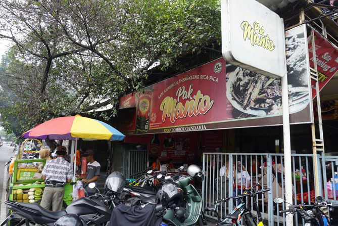 Sampai di sate pak Manto Solo