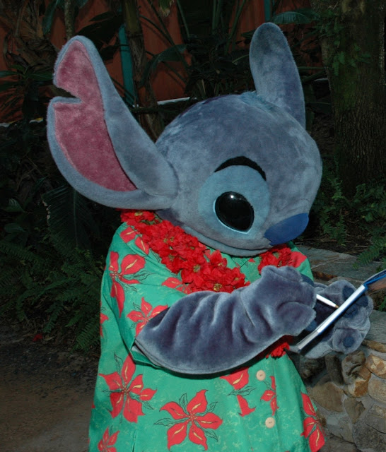 Hawaiian Christmas Stitch Signing Autographs Disney's Animal Kingdom