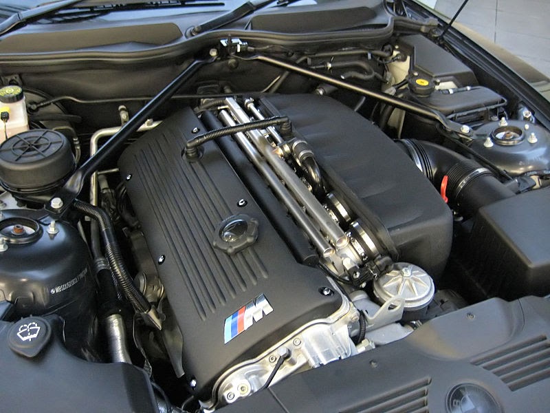 the 325iS: BMW S54B32 engine