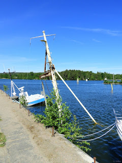 De döda skeppens kaj. Fast en båt har tillsalu-skylt.