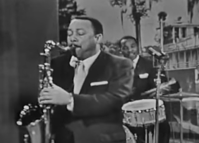 Screenshot from a 1967 French TV show showing Lucky Thompson on tenor sax and Kenny Clarke on drums