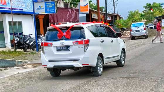 Mobil Operasional Wakil Bupati Nias Barat yang diduga dijadikan mobil pengantin