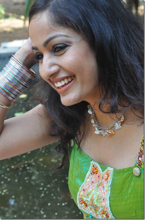 Madhavi_Latha_Exclusive_Photos
