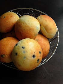 Chocolate Chips Buns, Eggless Chocolate Chips Buns
