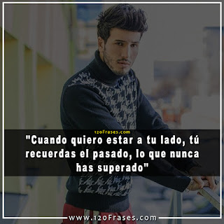 Sebastian Yatra con sueter