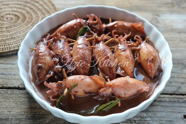 Ketupat Sotong Bertelur - Azie Kitchen
