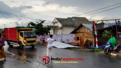 5 Rumah Dan 3 Gudang Sayur Di Sukau Rusak Parah Akibat Hujan Deras Disertai Angin Puting Beliung