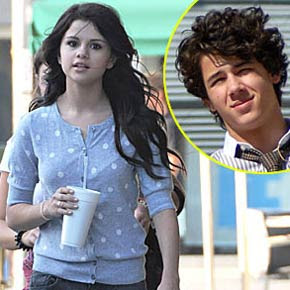 Nick Jonas Selena Gomez on Selena Gomez Admite Aproxima    O Com Nick Jonas