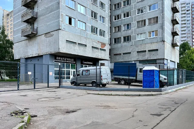 улица Вилиса Лациса, дворы, общежитие Российского химико-технологического университета имени Д. И. Менделеева