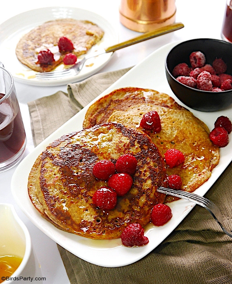 Crêpes Pancakes aux bananes et à l'avoine sans gluten - Recette de crêpes au mixeur rapide, facile et saine pour le petit-déjeuner, le brunch ou la Chandeleur! by BirdsParty.com @birdsparty #pancake #crepes #chandeleur #sansgluten