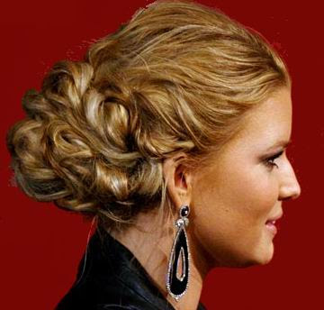 Messy Braid. Easy prom hairstyles that are beautiful and attractive.