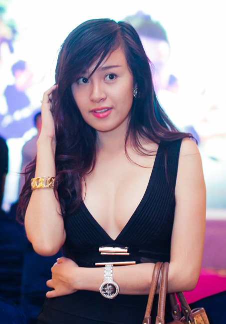 Bà Tưng, Âm mưu