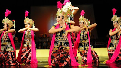 Tari Tradisional Klasik dan Tradisional Kerakyatan (Pola Lantai dan Pendukung)