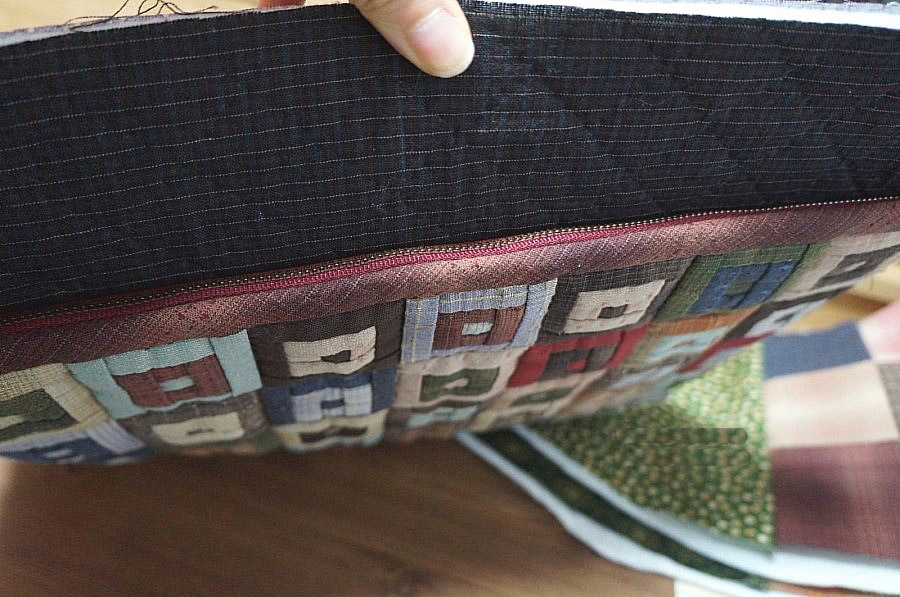 Patchwork style briefcase with shoulder strap and clasp closure detail. DIY step-by-step tutorial. Сумка-портфель в технике печворк