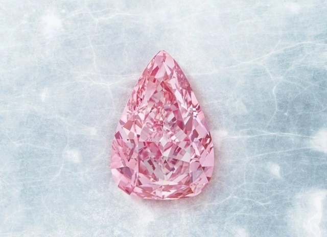 Đấu giá kim cương hồng 18 carat đặc biệt quý hiếm, ước tính thu 35 triệu <a href=