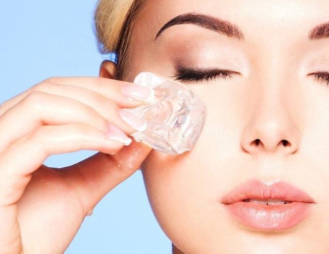 Beneficios de los cubitos de hielo en la piel del rostro