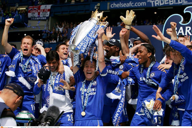 Chelsea players celebrating their title win