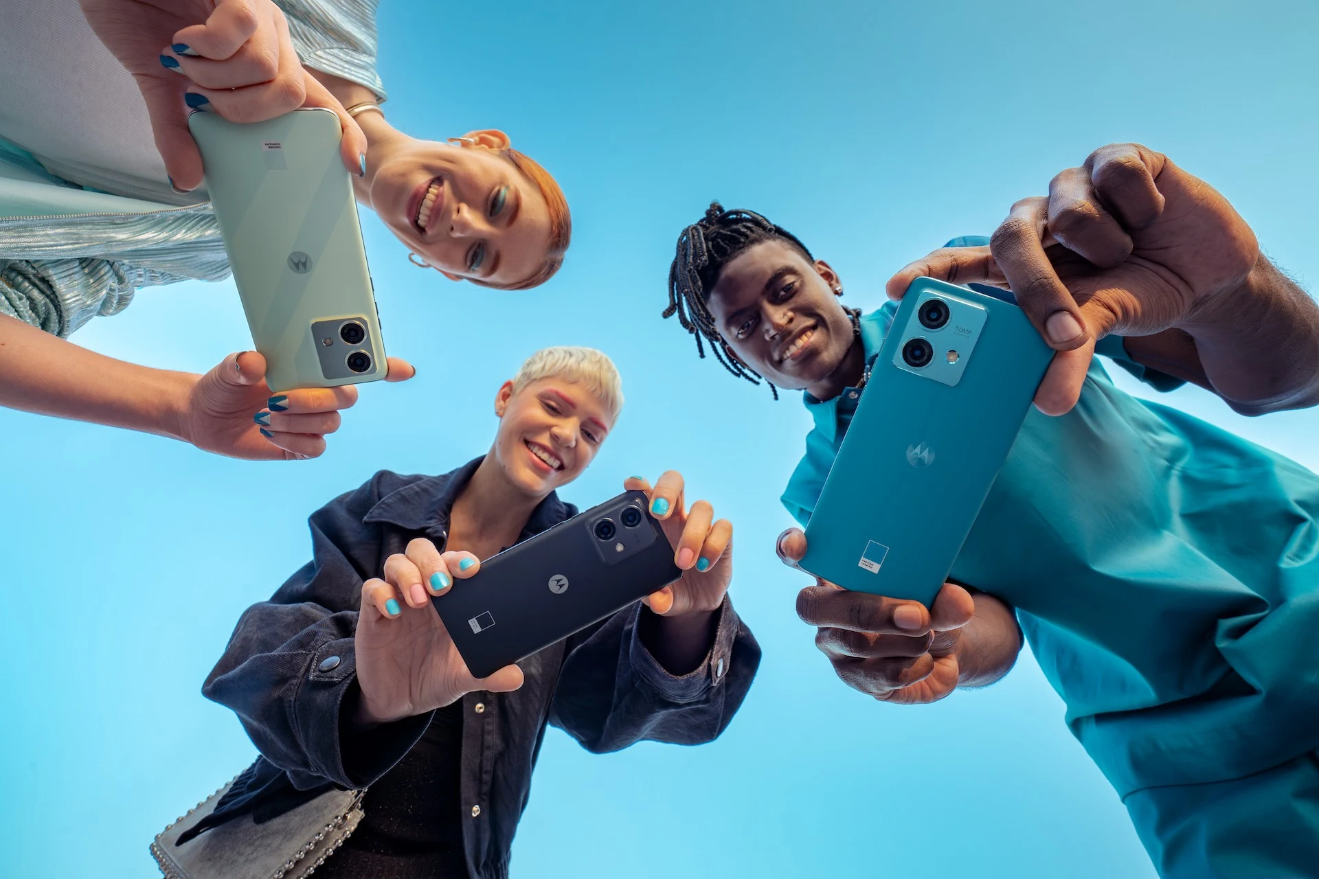 Motorola spiazza tutti con i nuovi smartphone 5G a meno di 400 euro