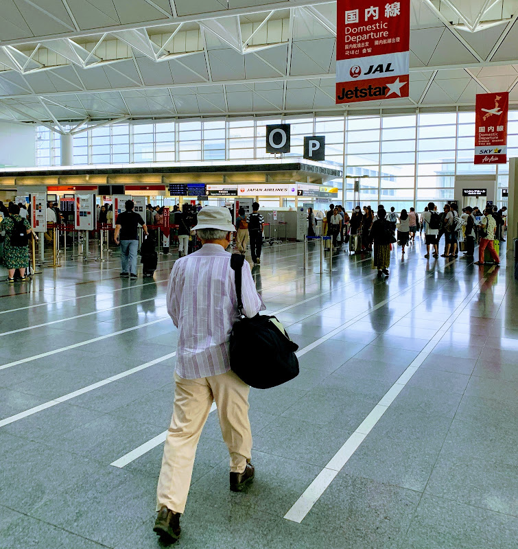 名古屋・中部国際空港、朝早いですが、旅客は結構いました。 / 30レグ 名古屋(中部)→東京(羽田) / JAL200【2019年の搭乗メモ】