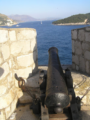 by E.V.Pita.... Dubrovnik (Croatia) city walk (1,5 hours) / por E.V.Pita.... Paseo por Dubrovnik (Croacia) en 1,5 horas ... http://thecrazytourist.blogspot.com/2012/03/dubrovnik-croatia-city-walk-15-hours.html 