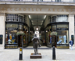 Statue of Beau Brummell, Jermyn Street, London