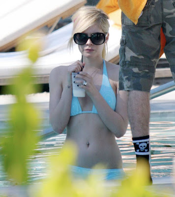 Avril Lavigne Candid Bikini Pictures