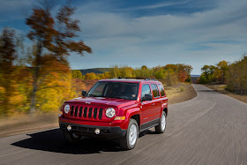 Front 3/4 view of 2015 Jeep Patriot Latitude