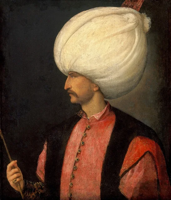 Solimán con un enorme turbante esférico.