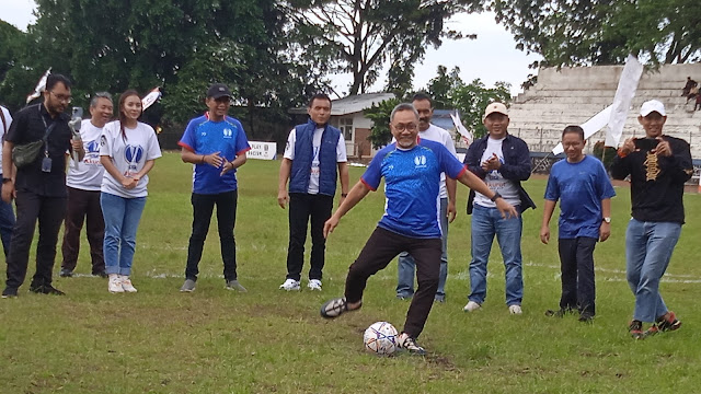 Resmi, Zulkifli Hasan Buka Turnamen Sepak Bola Liga Akurat Cup 2023 di  Semarang