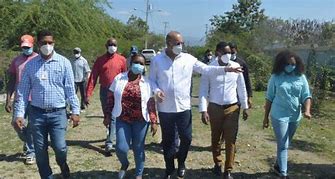  Ulises Rodríguez visita terrenos donde Gobierno proyecta construir parque de zona franca en San Juan