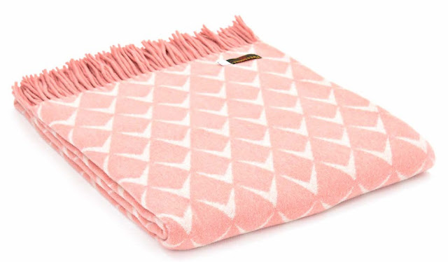 https://hectorandqueen.co.uk/product/pure-merino-wool-throws/